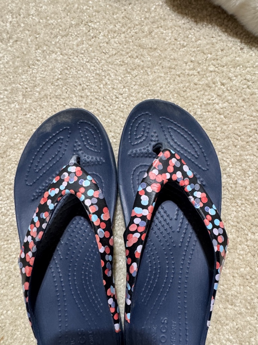 CROCS Navy Flip Flops with Coral and Light Blue Dot Straps - Picture 4 of 5